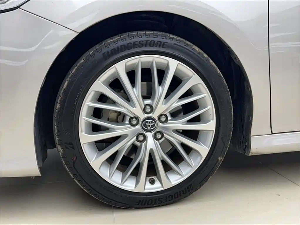 Toyota Camry 2019 — фото 12