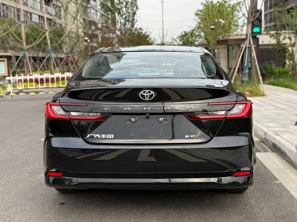 Toyota Camry 2024 — фото 5