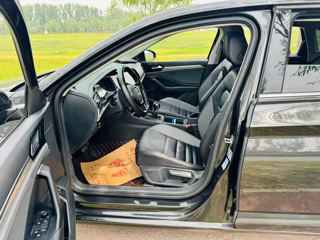 Volkswagen Sagitar 2020