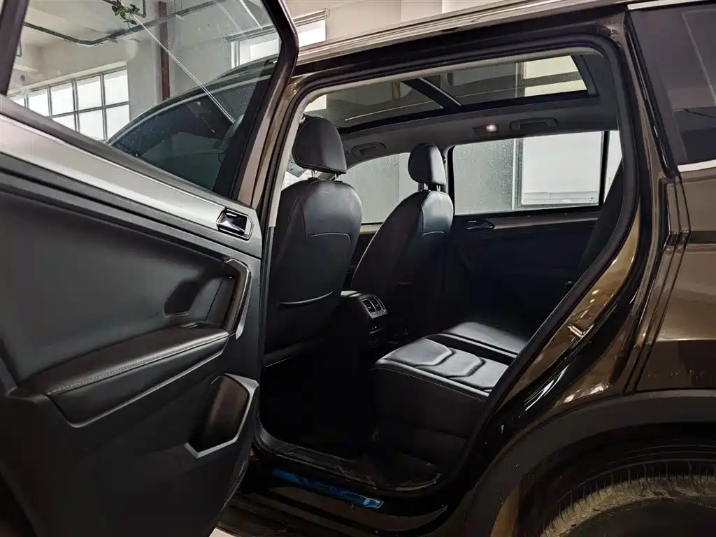 Volkswagen Tiguan L 2017 — фото 25