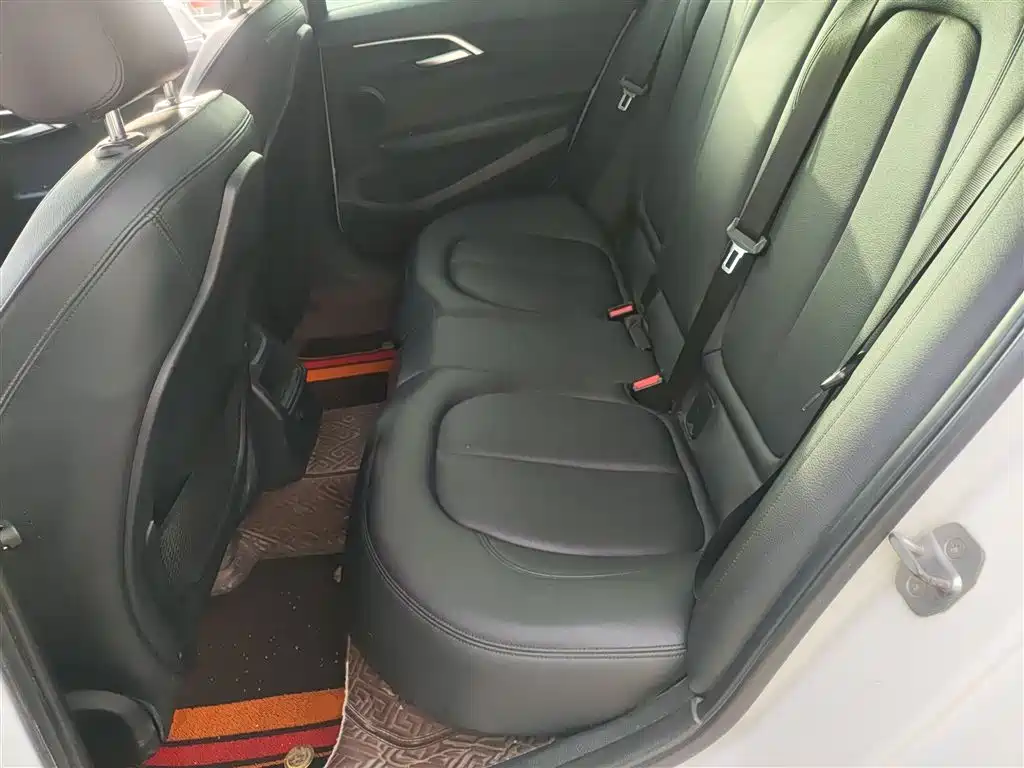 BMW 1 Series 2018 — фото 17