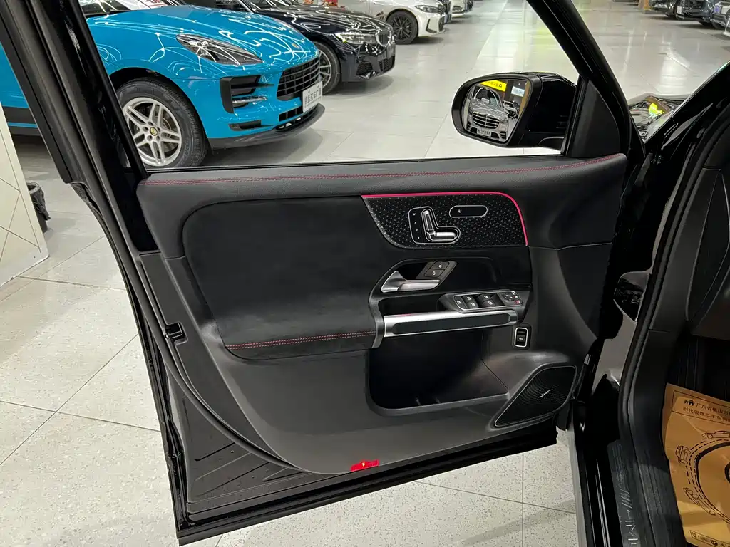 Mercedes-Benz GLB AMG 2024 — фото 15