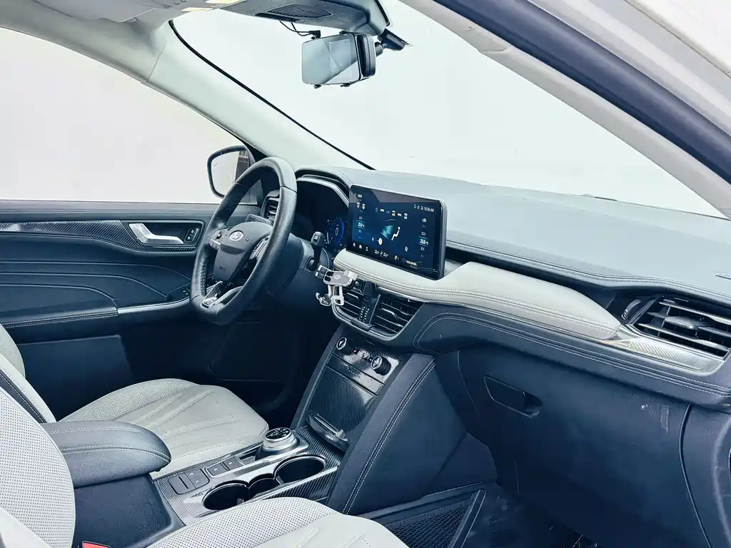 Ford Escape 2021 — фото 13