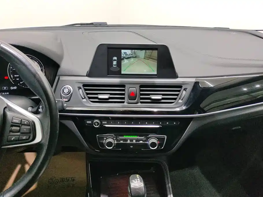 BMW 1 Series 2018 — фото 13