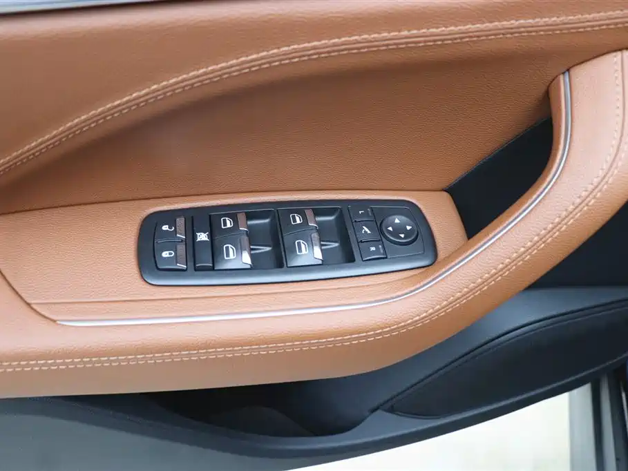 Maserati Levante 2018 — фото 11