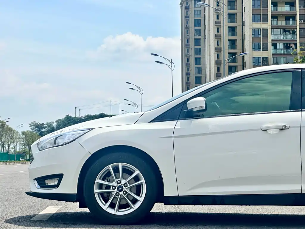 Ford Focus 2016 — фото 8