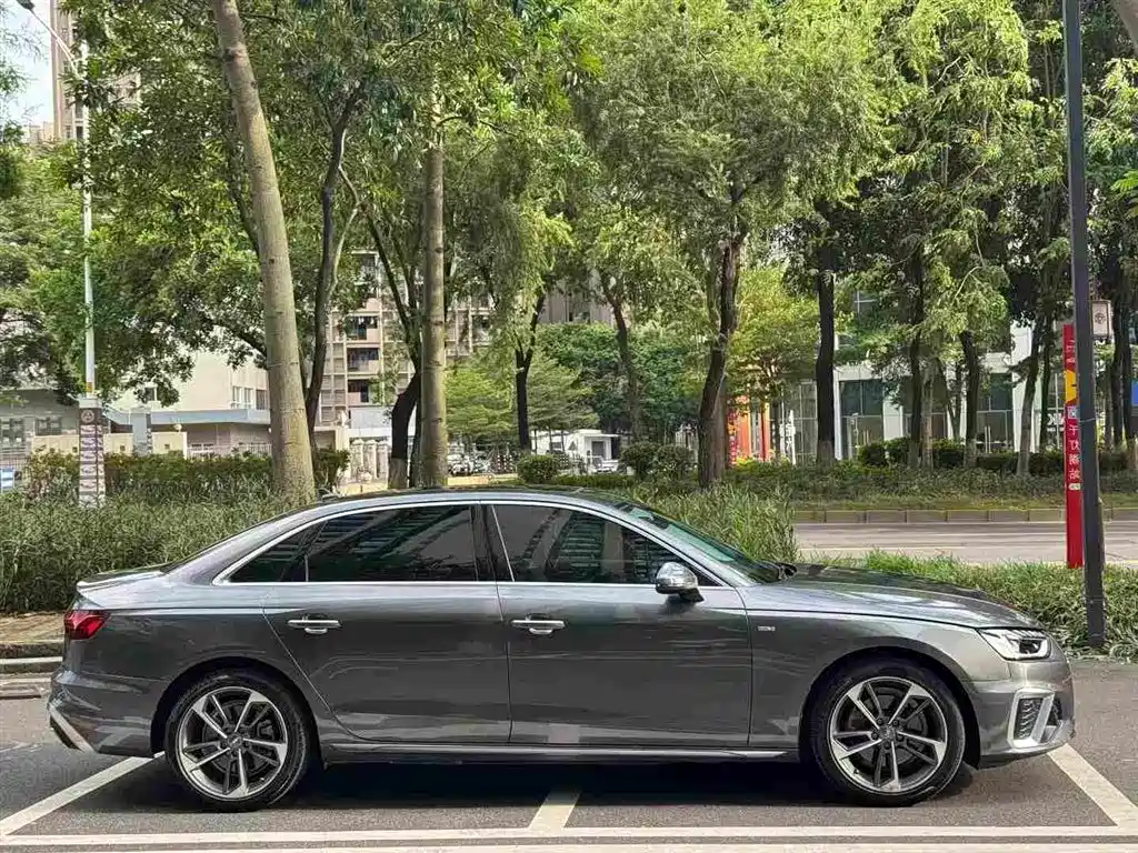 Audi A4L 2021