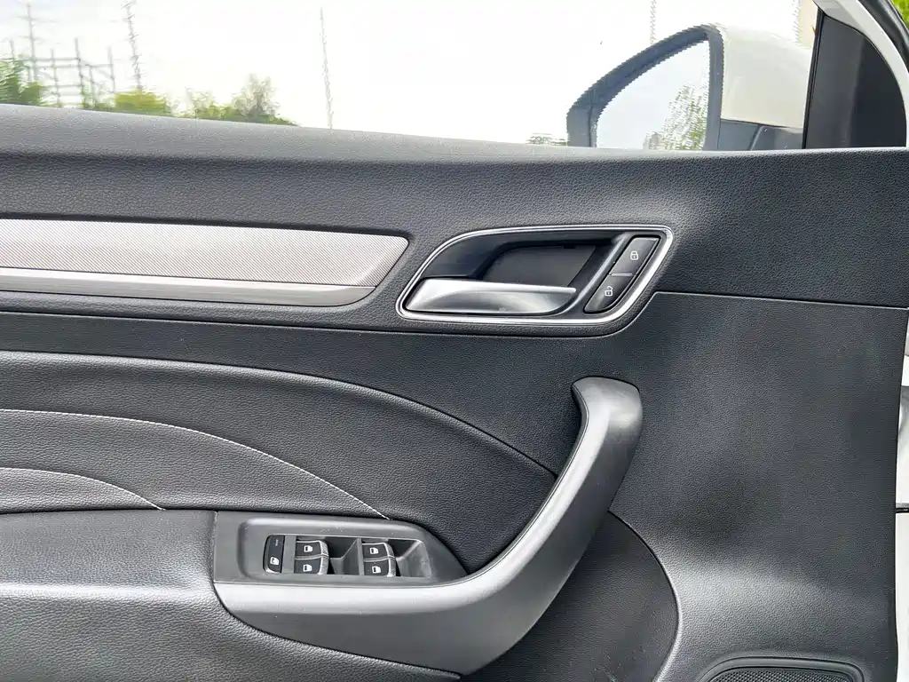 Roewe i6 New Energy 2018 — фото 9