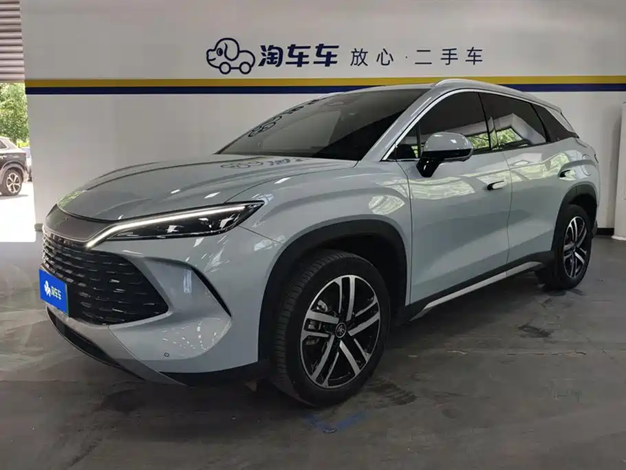 BYD L DM-i 2024 — фото 1
