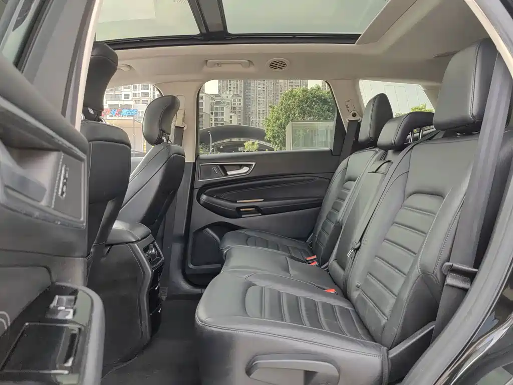Ford Edge 2017 — фото 15
