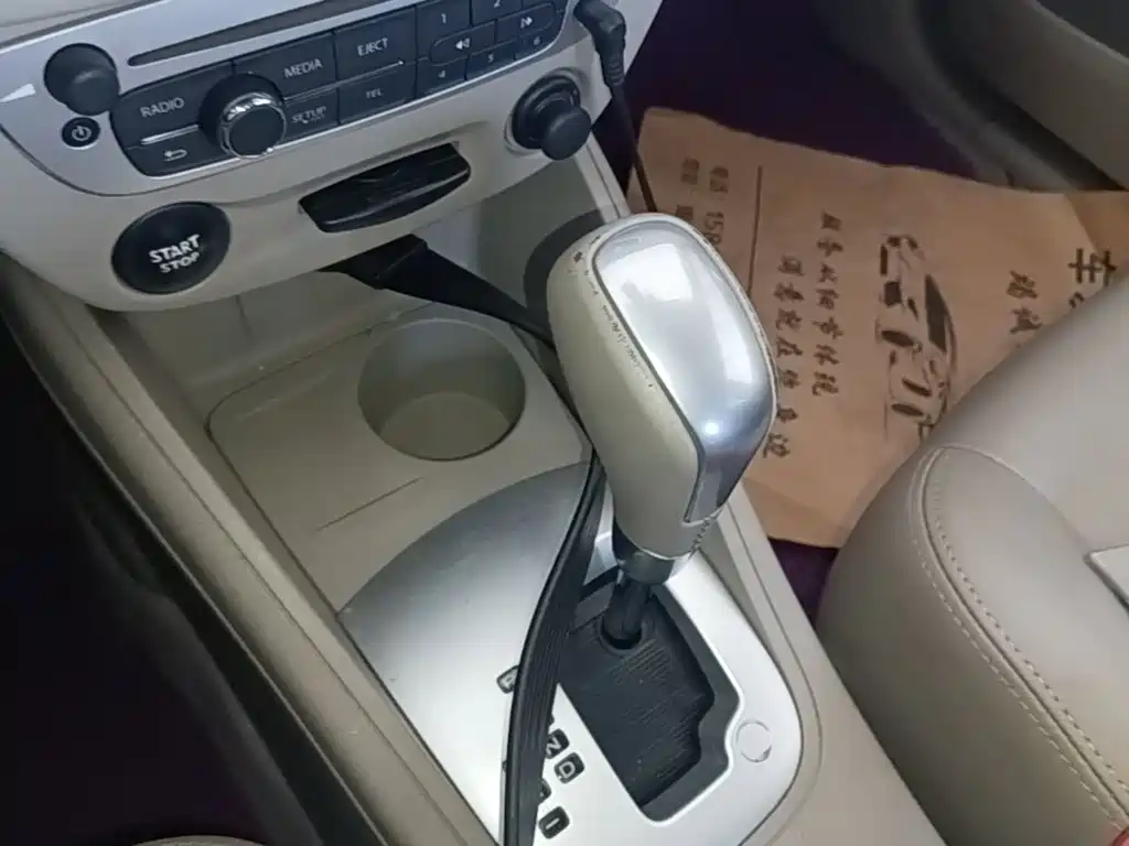 Renault Fluence 2015 — фото 14
