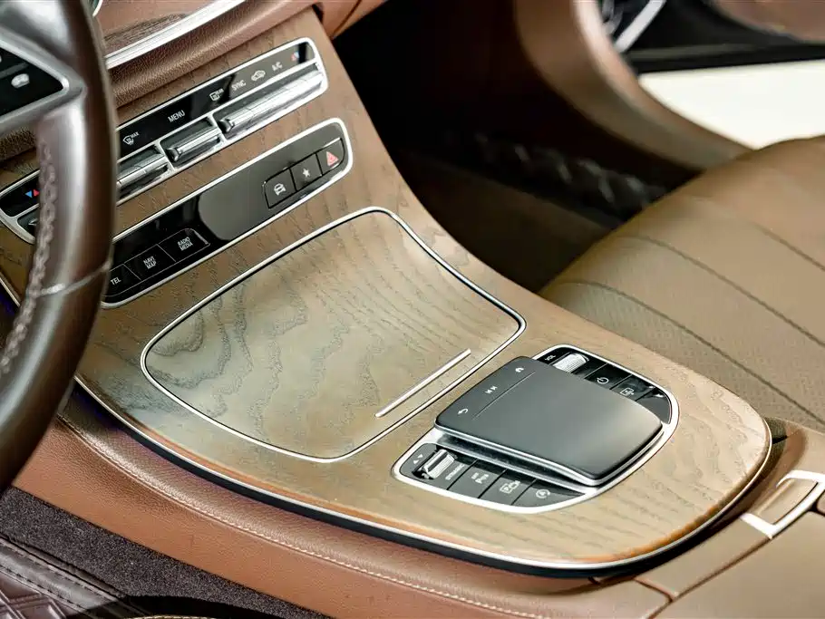Mercedes-Benz E-Class 2024 — фото 12