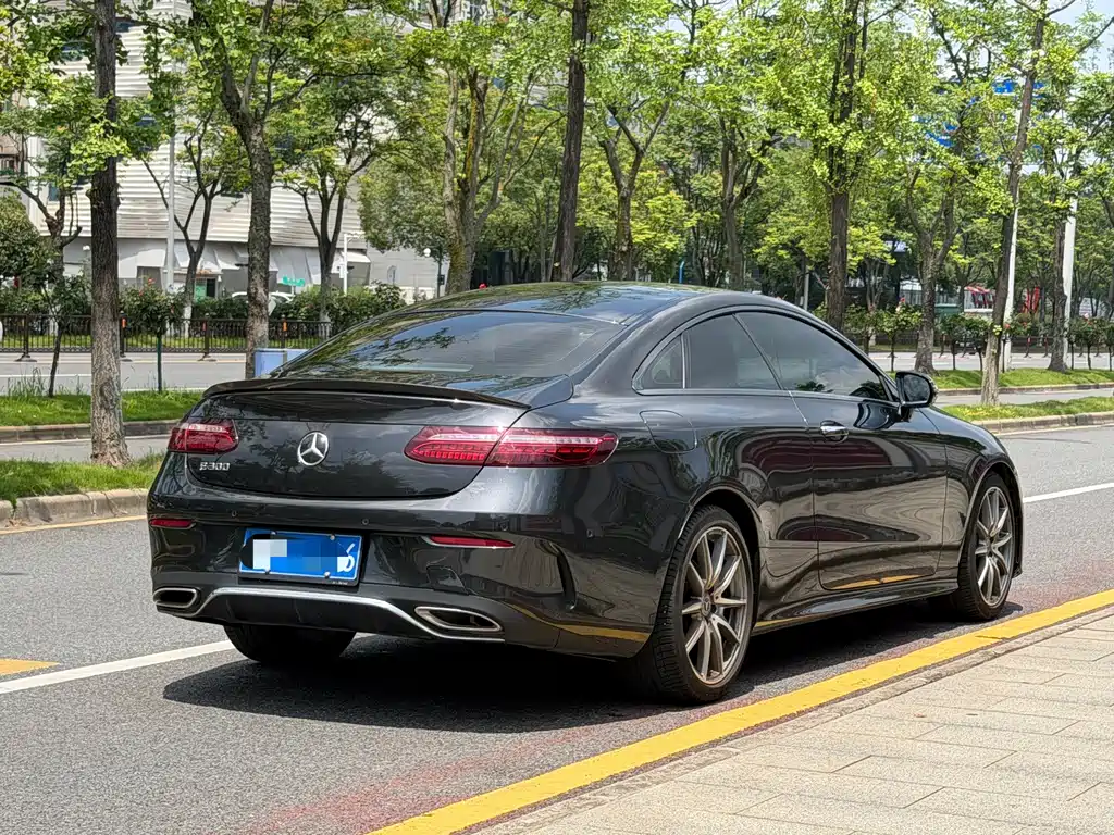 Mercedes-Benz E-Class 2022