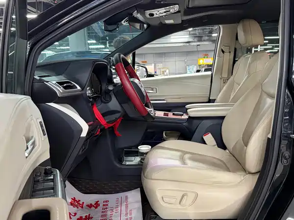 Toyota Granvia 2023