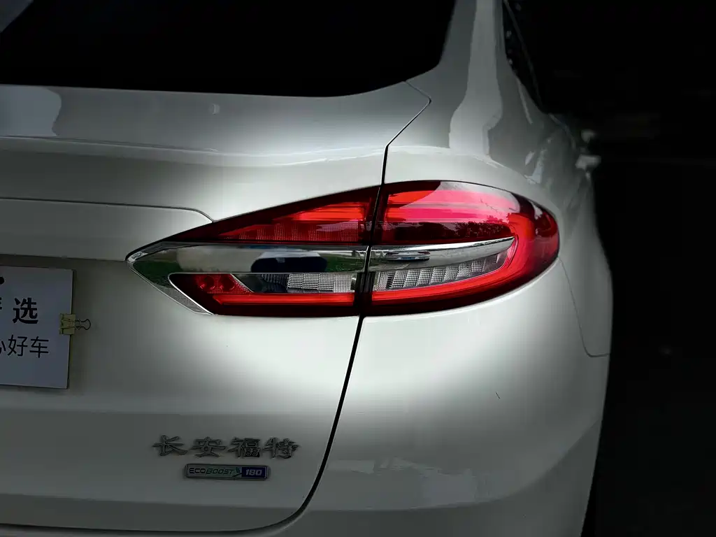 Ford Mondeo 2022 — фото 11