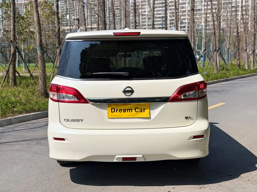 Nissan Quest 2018 — фото 3