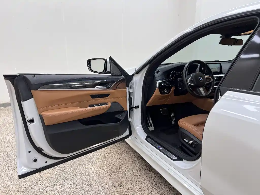 BMW 6 Series GT 2018 — фото 8