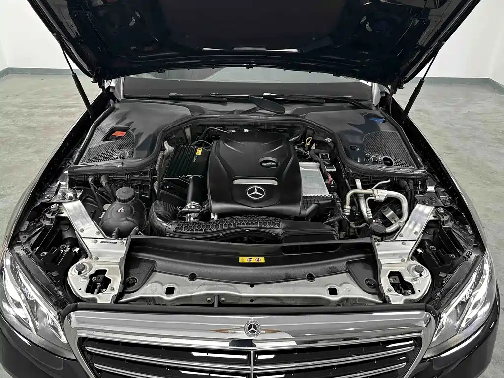 Mercedes-Benz E-Class 2018 — фото 17