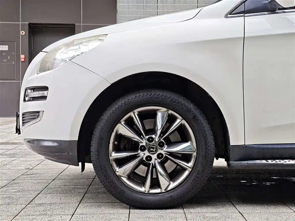 Luxgen Big 7 SUV 2012 — фото 5