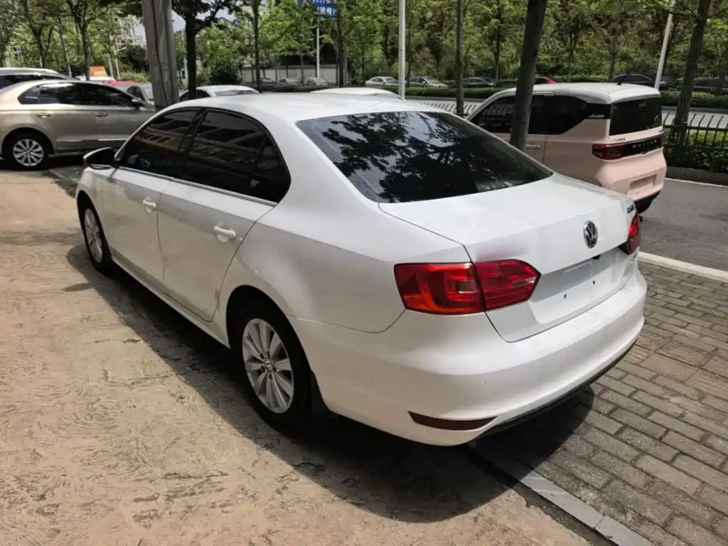 Volkswagen Sagitar 2015