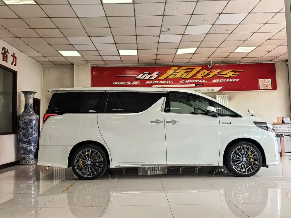 Toyota Alphard 2021 — фото 23