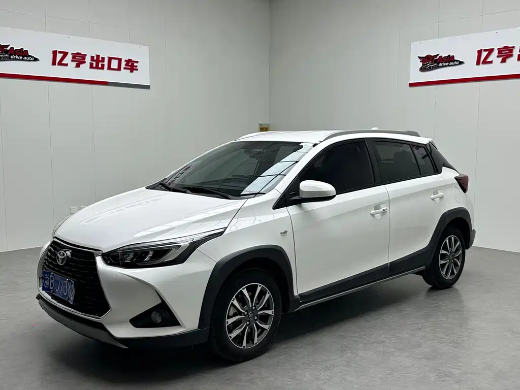 Toyota Yaris L 2021 — фото 1