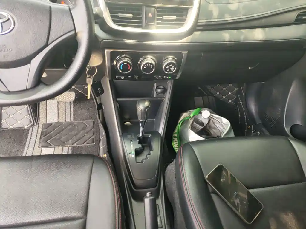 Toyota Yaris L 2020 — фото 14