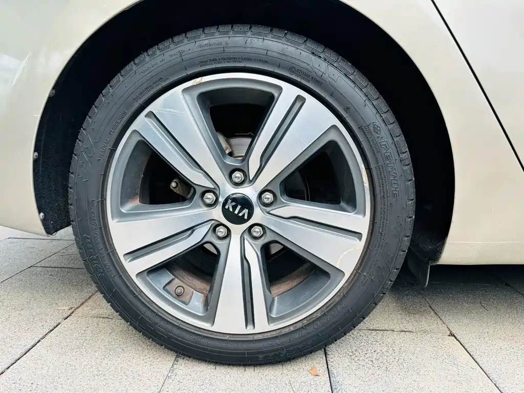 Kia K4 2017 — фото 10