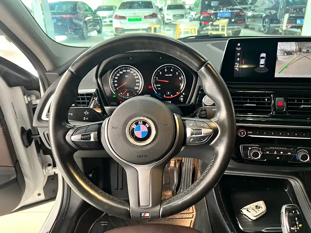 BMW 1 Series 2022 — фото 13