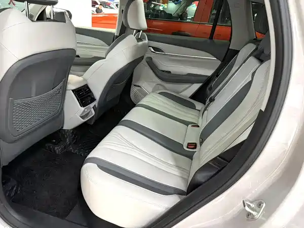 Geely Xingyue L 2024