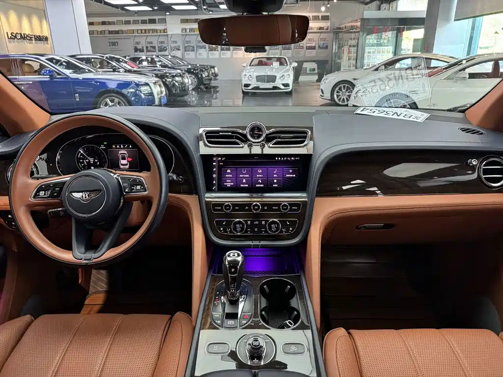Bentley Bentayga Plug-In Hybrid 2021 — фото 8