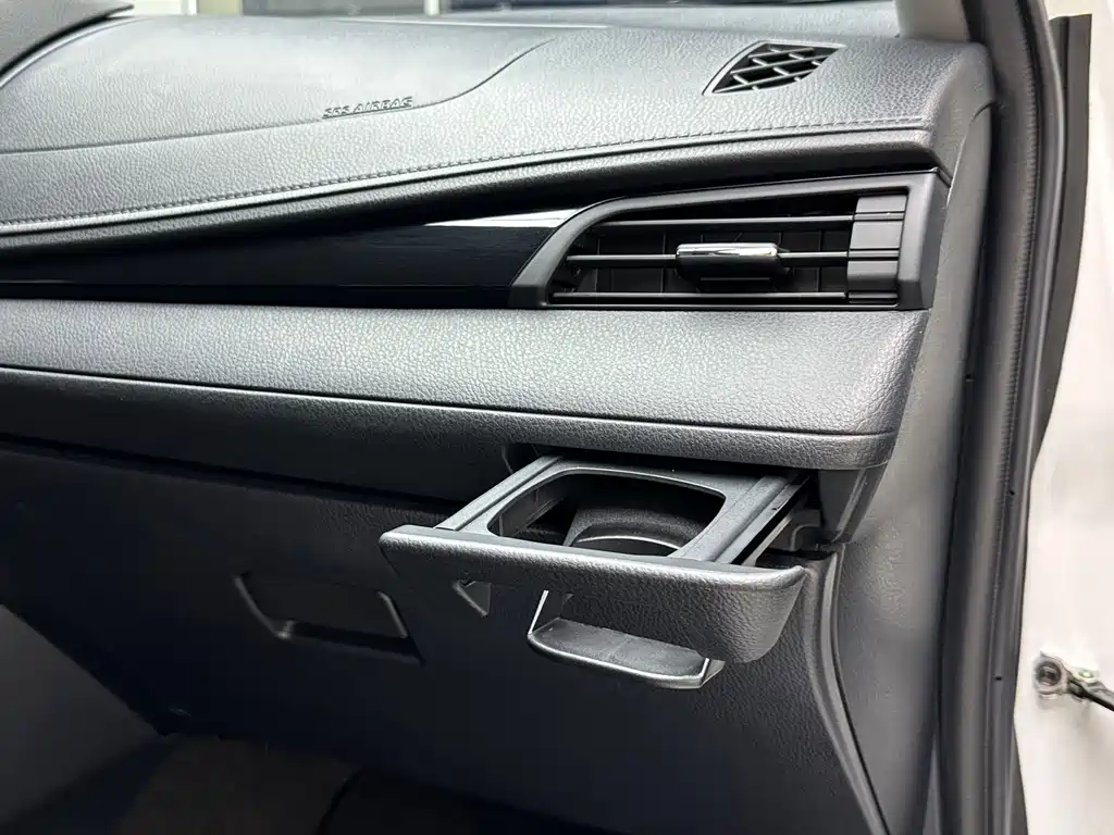 Toyota Yaris L 2021 — фото 13