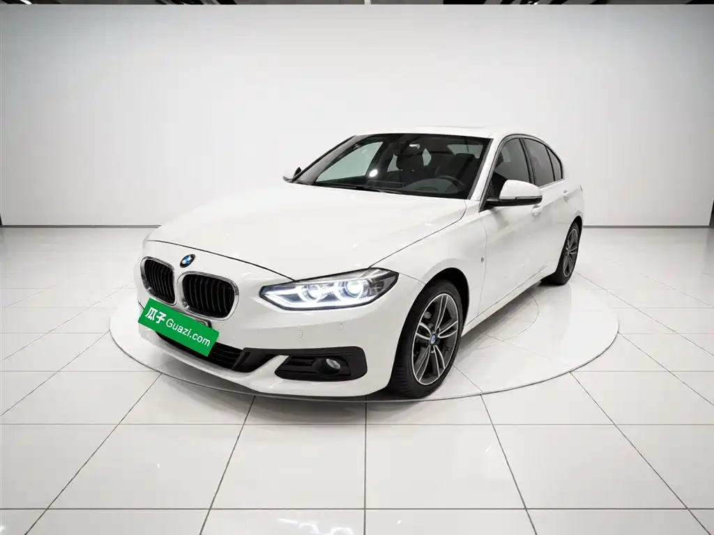 BMW 1 Series 2019 — фото 1