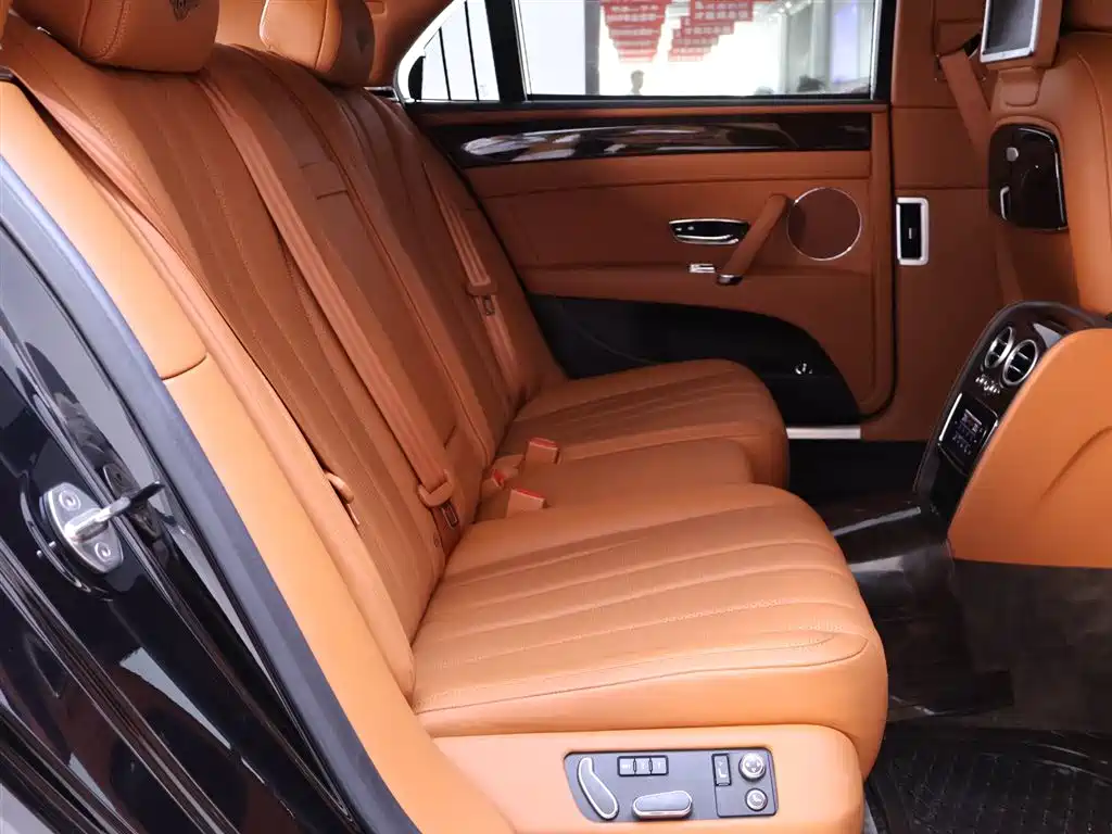 Bentley Flying Spur 2016 — фото 23