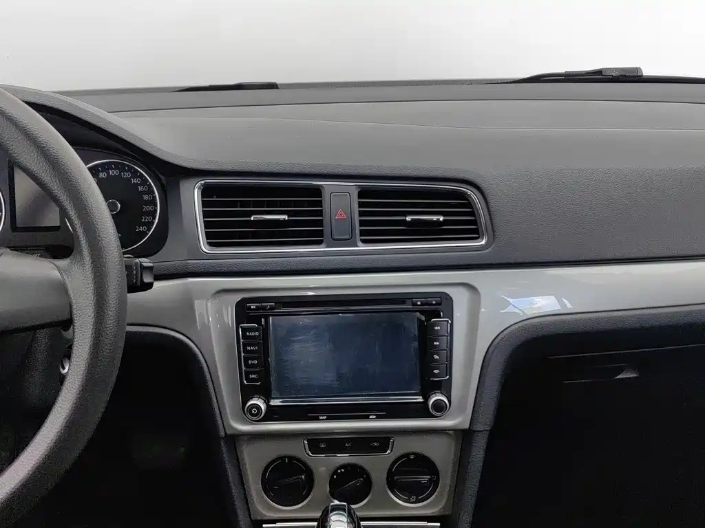 Volkswagen Lavida 2015 — фото 12