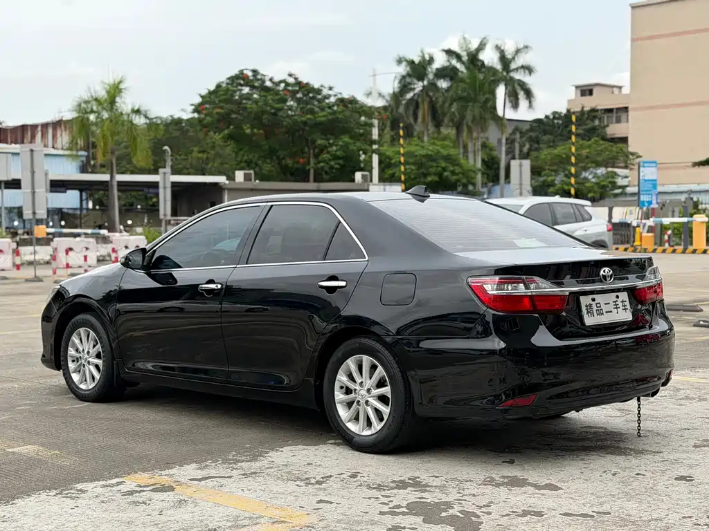 Toyota Camry 2016 — фото 11