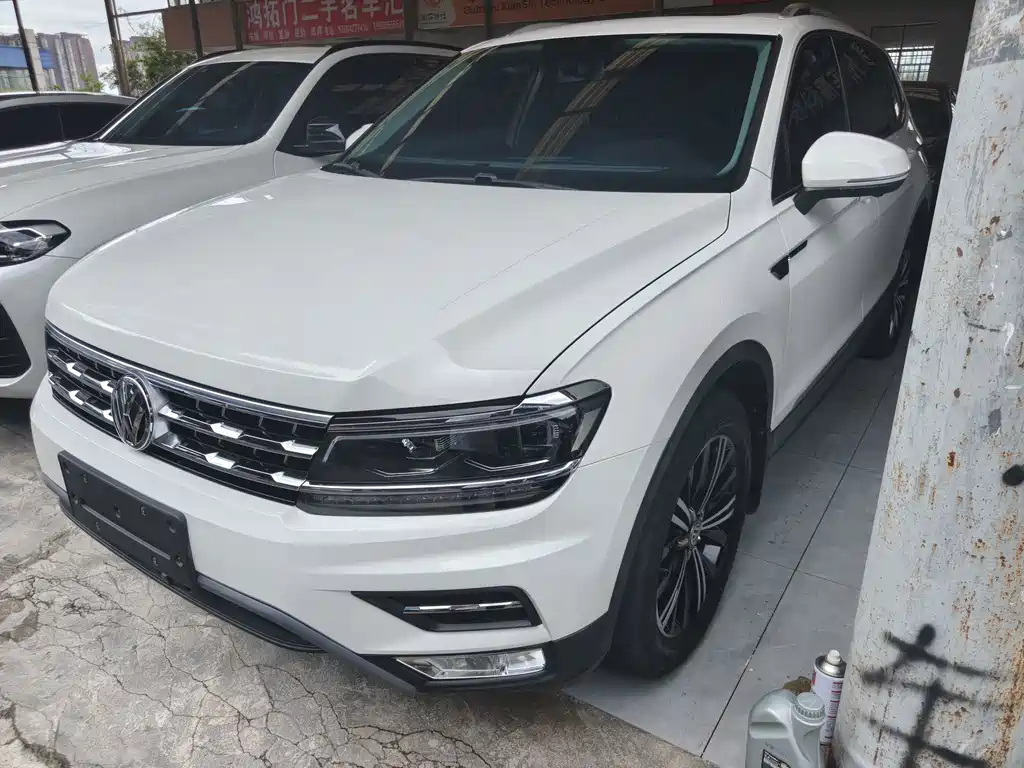 Volkswagen Tiguan L 2020 — фото 1