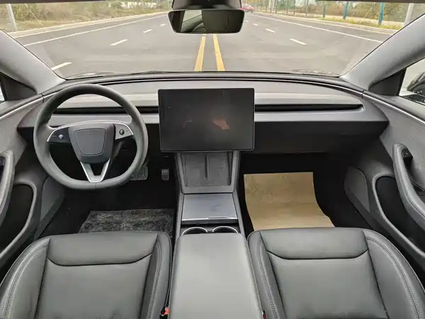 Tesla Model 3 2025
