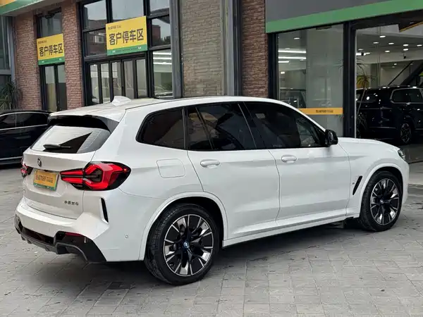 BMW iX3 2024