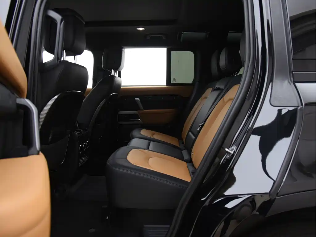 Land Rover Defender 2024 — фото 12