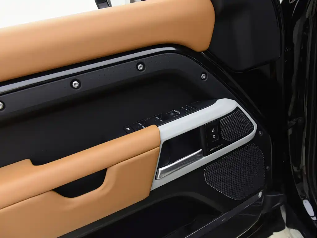 Land Rover Defender 2024 — фото 14