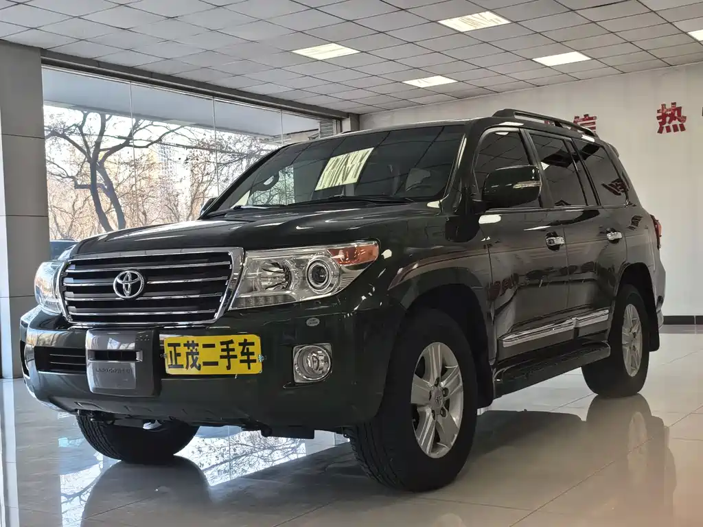 Toyota Land Cruiser 2013 — фото 1