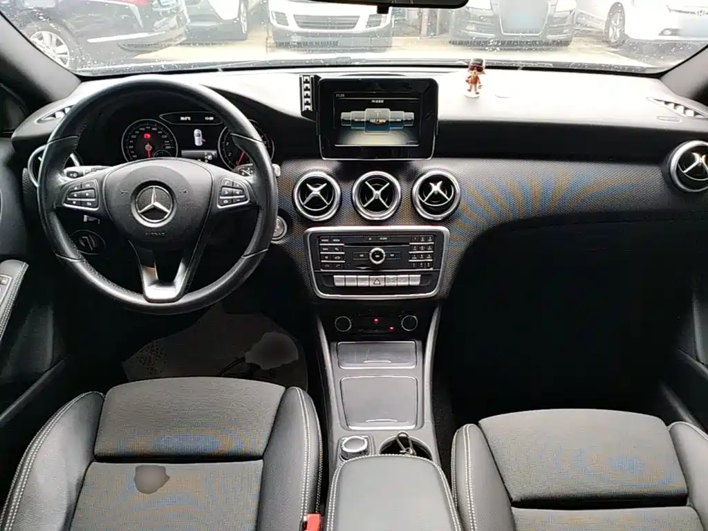 Mercedes-Benz A-Class 2017 — фото 10