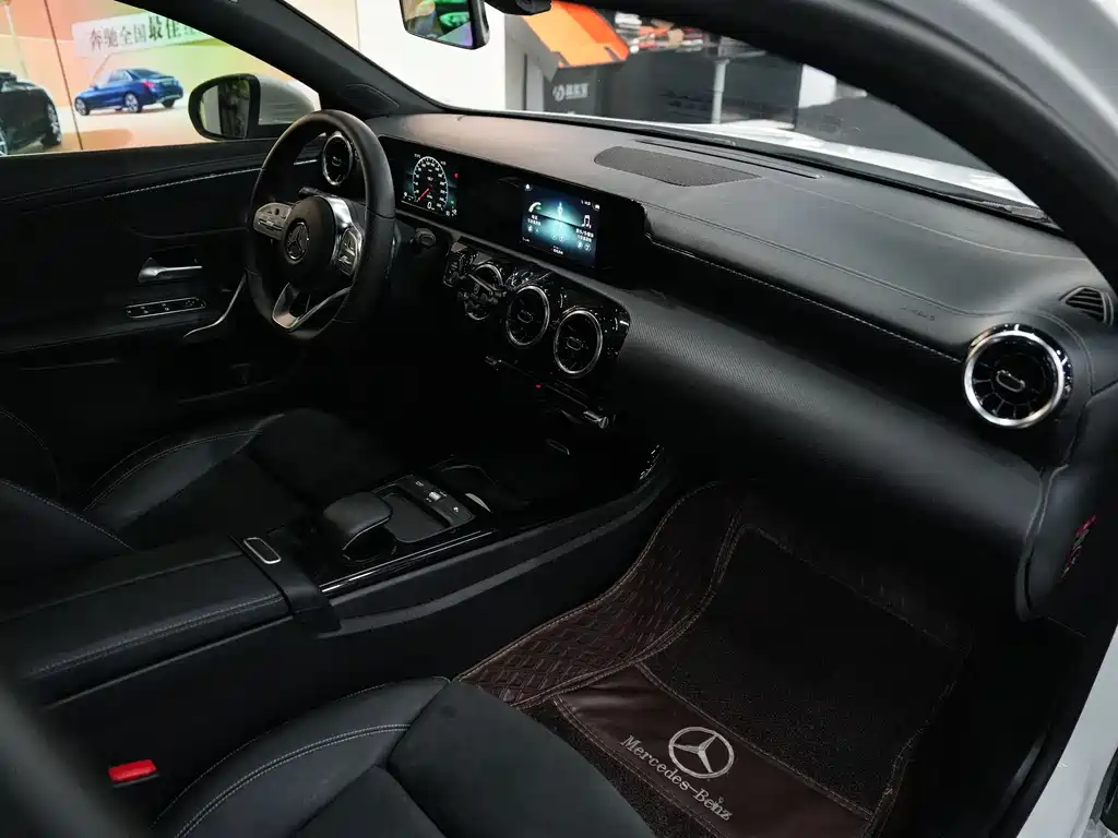 Mercedes-Benz A-Class 2019 — фото 12