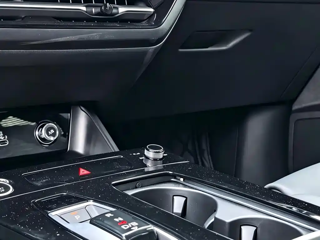 Audi Q6L E-Tron 2025 — фото 8