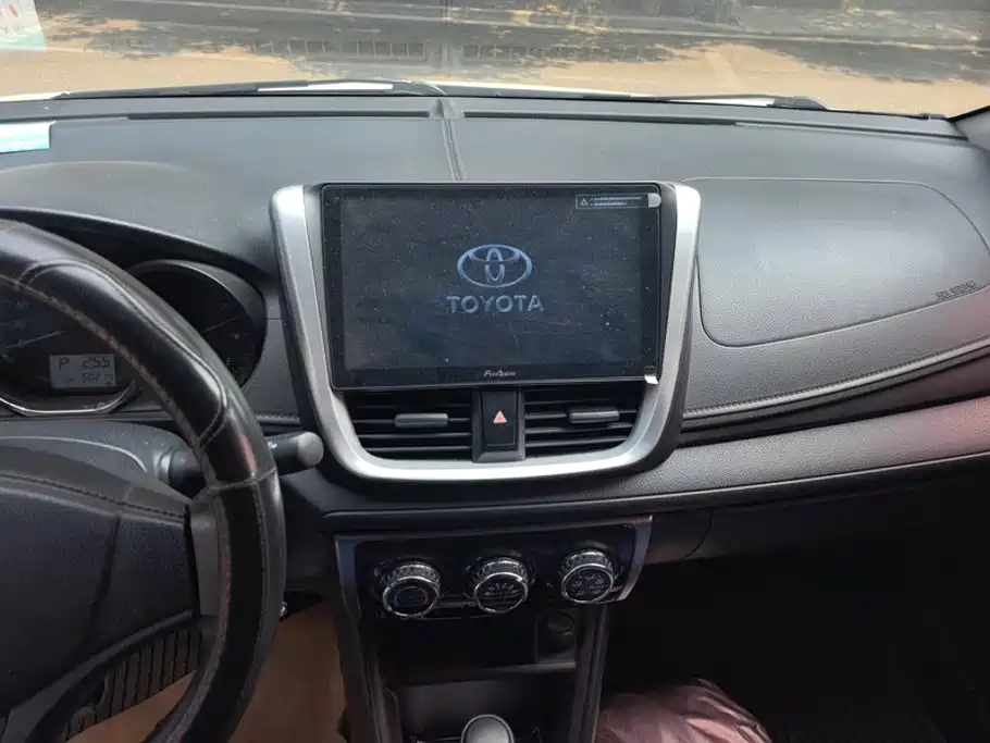 Toyota Yaris L 2018 — фото 13