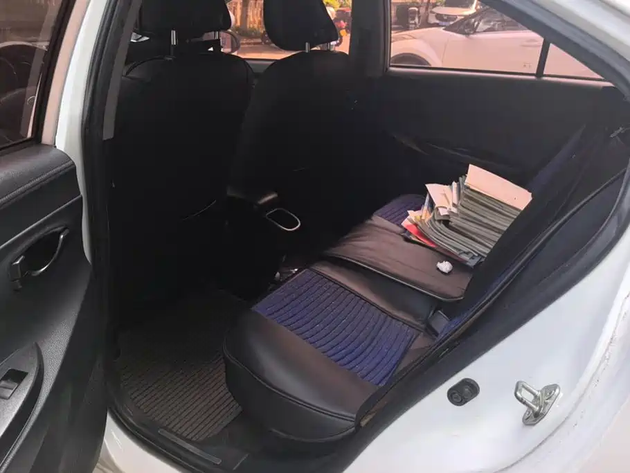 Toyota Yaris L 2018 — фото 11