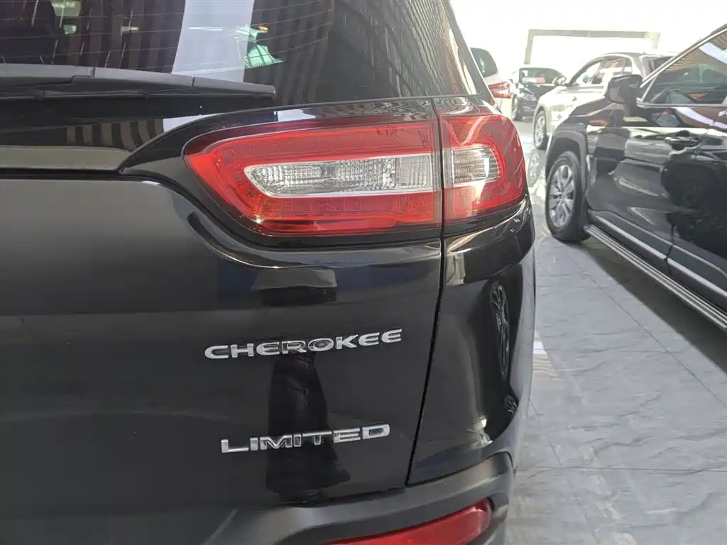 Jeep Cherokee 2020 — фото 24