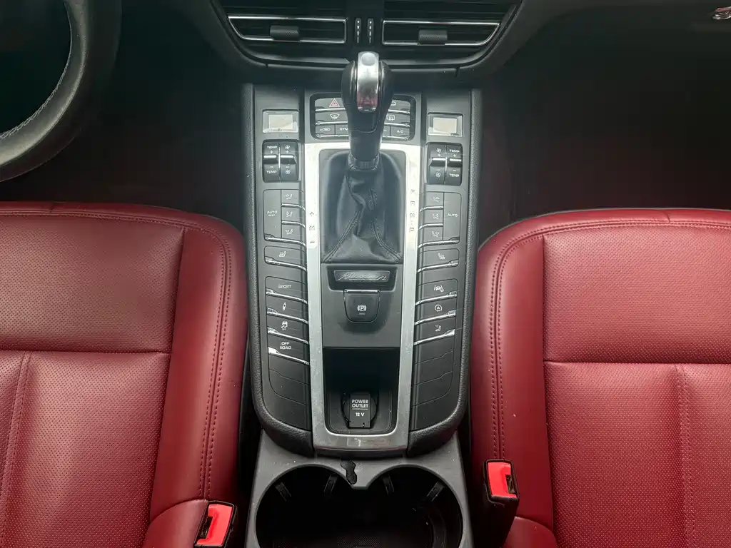 Porsche Macan 2021 — фото 12