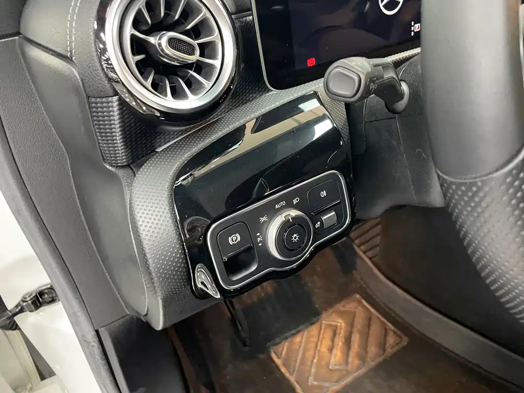 Mercedes-Benz A-Class 2020 — фото 14